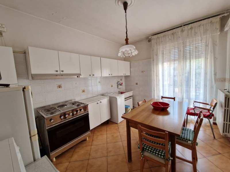 Nel quartiere residenziale e tranquillo di San Carlo, proponiamo in vendita un appartamento quadr...