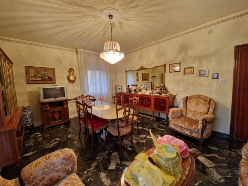 Nel quartiere residenziale e tranquillo di San Bellino, proponiamo in vendita un appartamento qua...