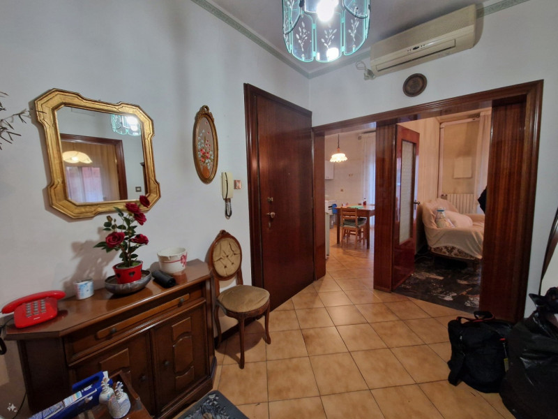 Nel quartiere residenziale e tranquillo di San Bellino, proponiamo in vendita un appartamento qua...