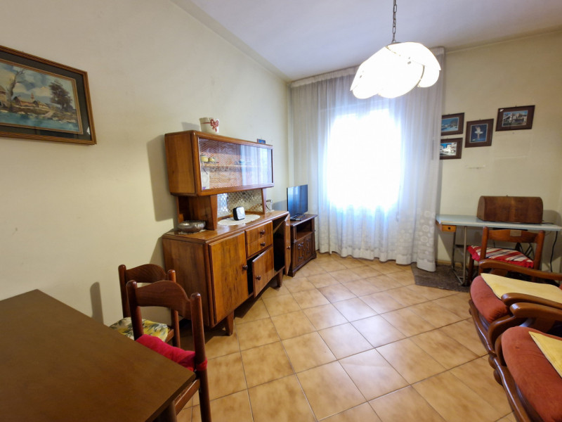 Nel quartiere residenziale e tranquillo di San Carlo, proponiamo in vendita un appartamento quadr...