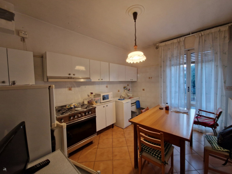 Nel quartiere residenziale e tranquillo di San Bellino, proponiamo in vendita un appartamento qua...