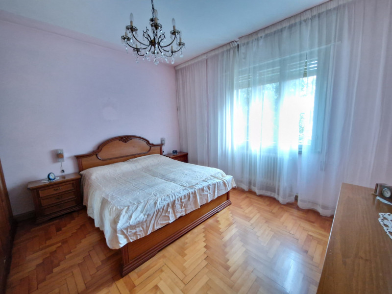 Nel quartiere residenziale e tranquillo di San Carlo, proponiamo in vendita un appartamento quadr...