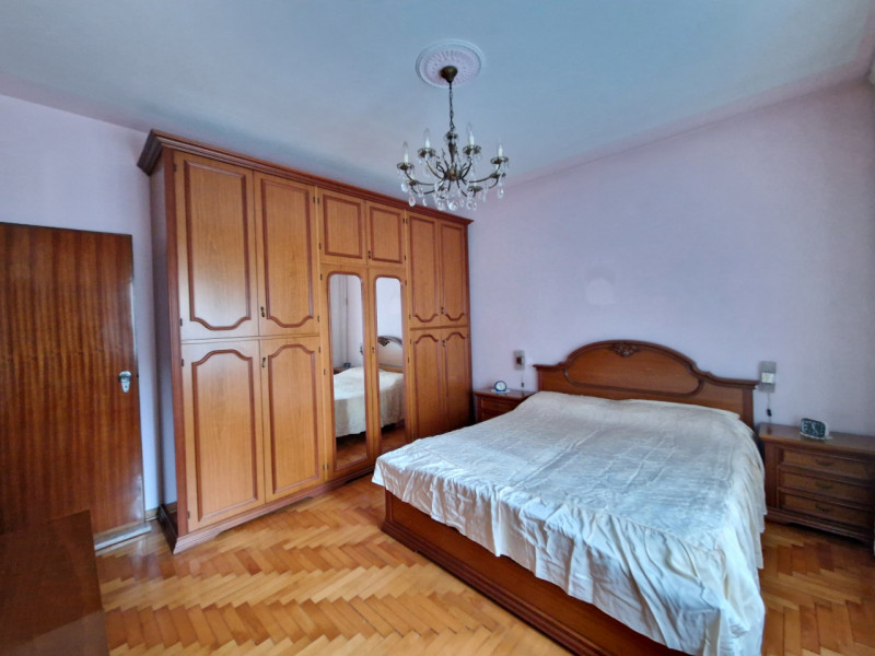 Nel quartiere residenziale e tranquillo di San Carlo, proponiamo in vendita un appartamento quadr...