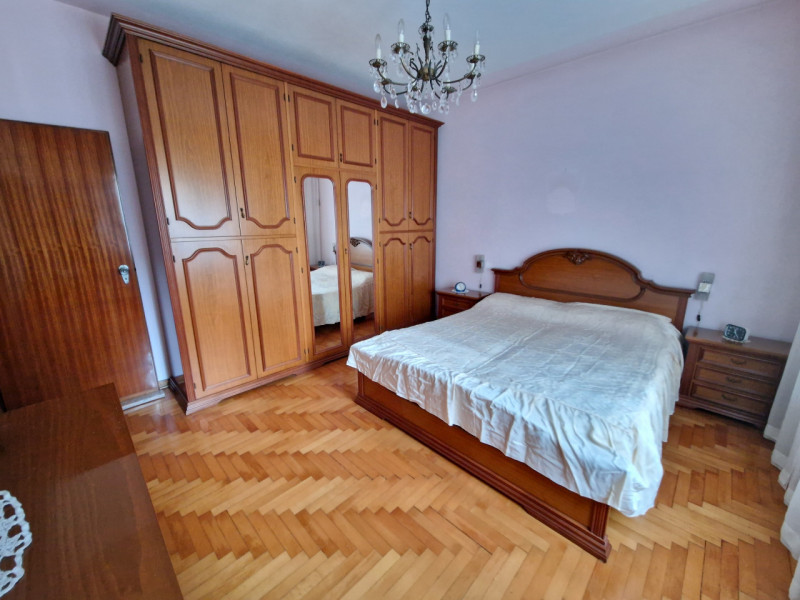 Nel quartiere residenziale e tranquillo di San Carlo, proponiamo in vendita un appartamento quadr...