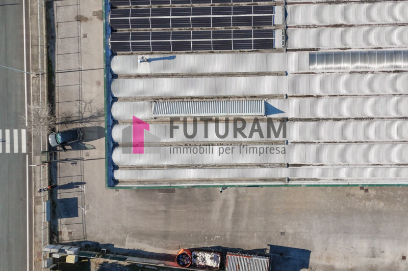 RIF: 125NM - FOSSO'(VE) - PER INFO 340 335 8378 - 0444/310220

Propongo in AFFITTA un capannone d...