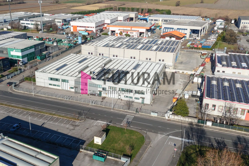 RIF: 125NM - FOSSO'(VE) - PER INFO 340 335 8378 - 0444/310220

Propongo in AFFITTA un capannone d...