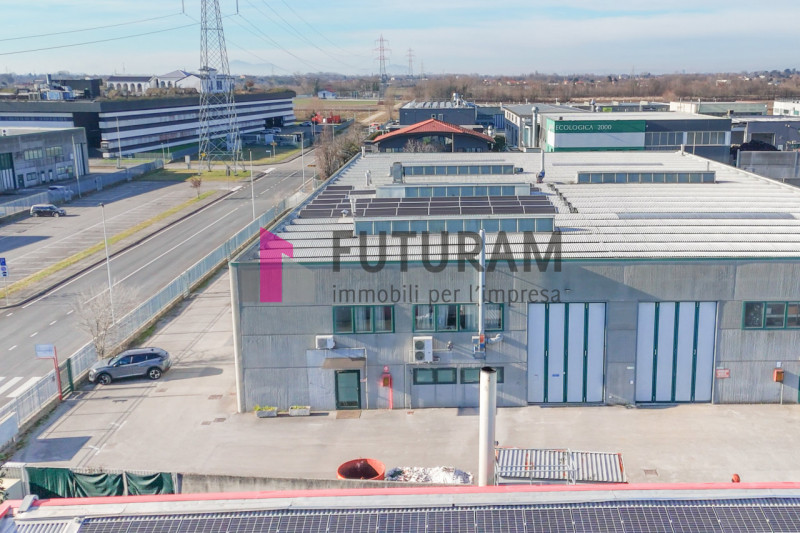 RIF: 125NM - FOSSO'(VE) - PER INFO 340 335 8378 - 0444/310220

Propongo in AFFITTA un capannone d...