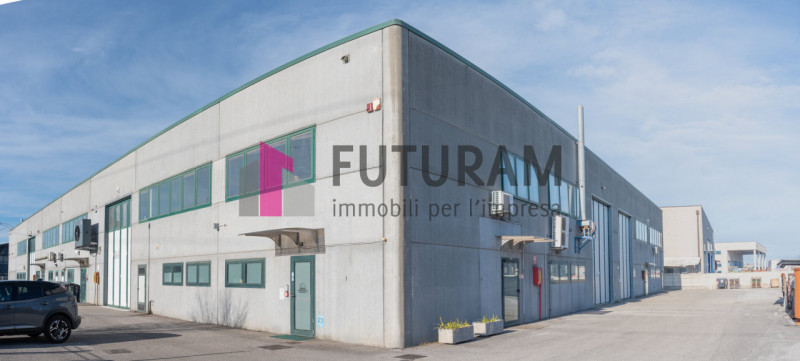 RIF: 125NM - FOSSO'(VE) - PER INFO 340 335 8378 - 0444/310220

Propongo in AFFITTA un capannone d...