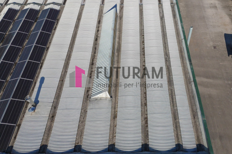 RIF: 125NM - FOSSO'(VE) - PER INFO 340 335 8378 - 0444/310220

Propongo in AFFITTA un capannone d...