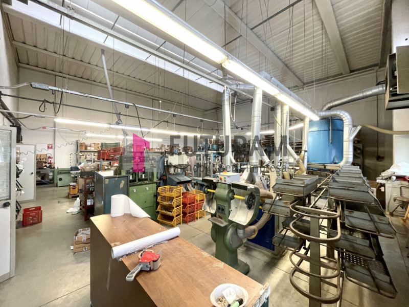 RIF: 125NM - FOSSO'(VE) - PER INFO 340 335 8378 - 0444/310220

Propongo in AFFITTA un capannone d...