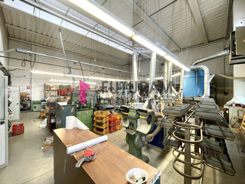 RIF: 125NM - FOSSO'(VE) - PER INFO 340 335 8378 - 0444/310220

Propongo in AFFITTA un capannone d...