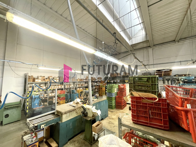 RIF: 125NM - FOSSO'(VE) - PER INFO 340 335 8378 - 0444/310220

Propongo in AFFITTA un capannone d...