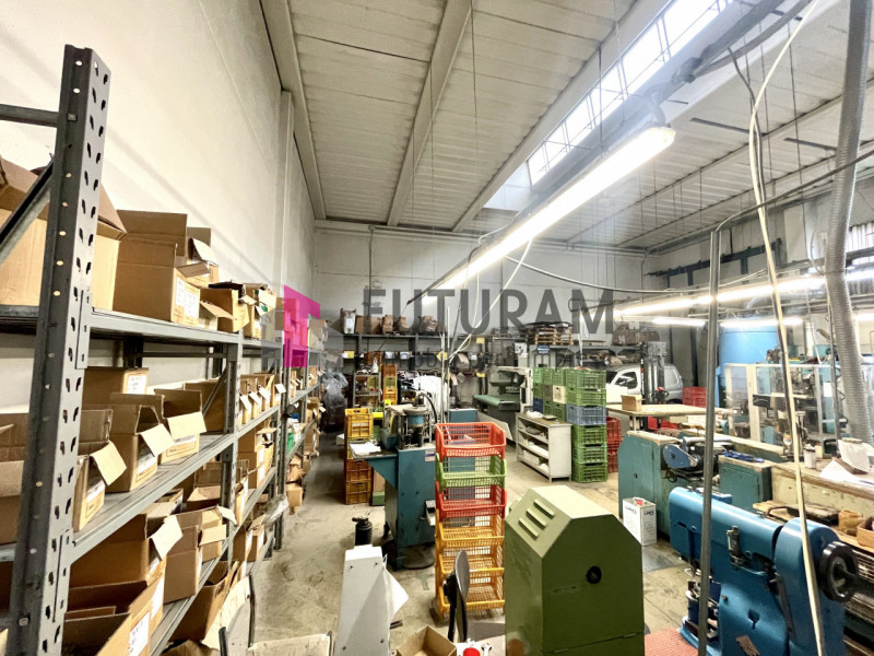 RIF: 125NM - FOSSO'(VE) - PER INFO 340 335 8378 - 0444/310220

Propongo in AFFITTA un capannone d...