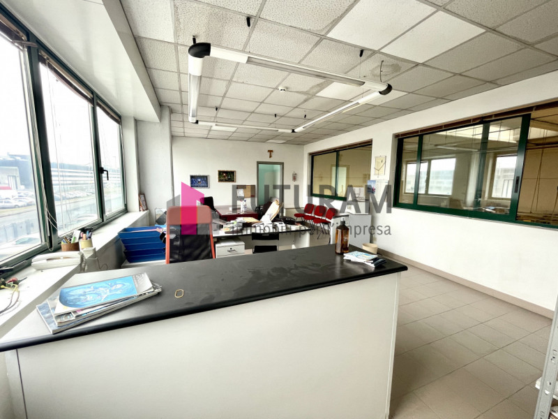 RIF: 125NM - FOSSO'(VE) - PER INFO 340 335 8378 - 0444/310220

Propongo in AFFITTA un capannone d...