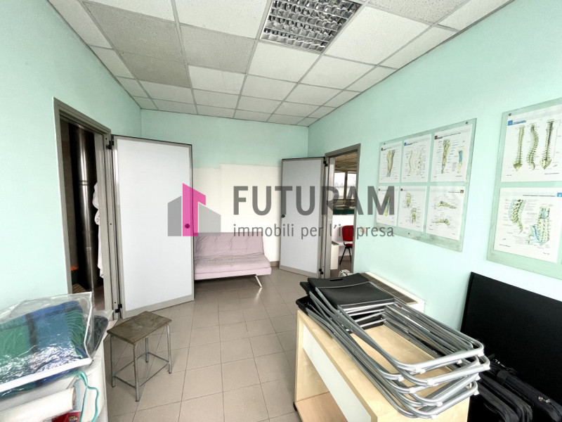 RIF: 125NM - FOSSO'(VE) - PER INFO 340 335 8378 - 0444/310220

Propongo in AFFITTA un capannone d...