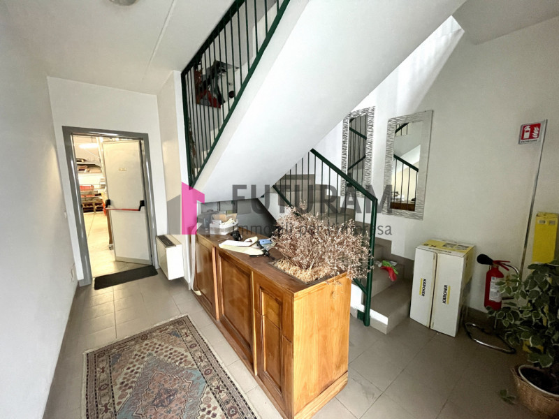 RIF: 125NM - FOSSO'(VE) - PER INFO 340 335 8378 - 0444/310220

Propongo in AFFITTA un capannone d...