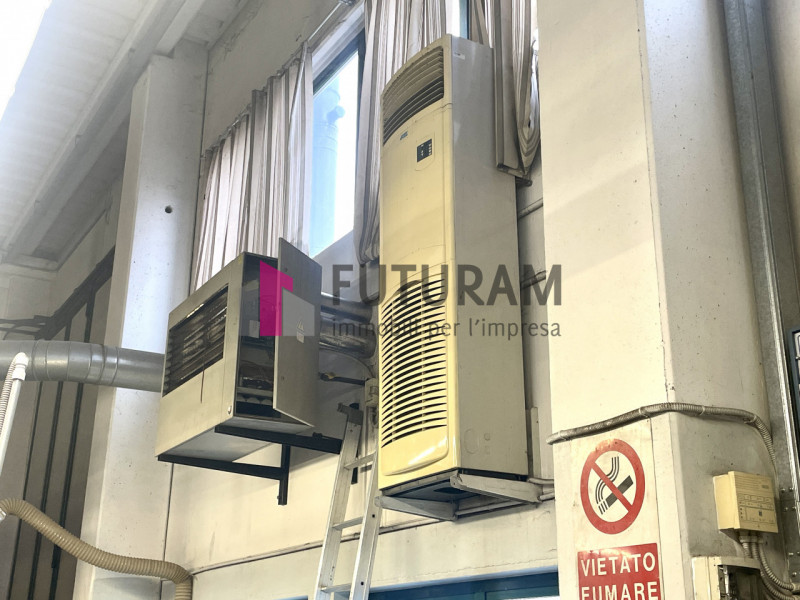 RIF: 125NM - FOSSO'(VE) - PER INFO 340 335 8378 - 0444/310220

Propongo in AFFITTA un capannone d...