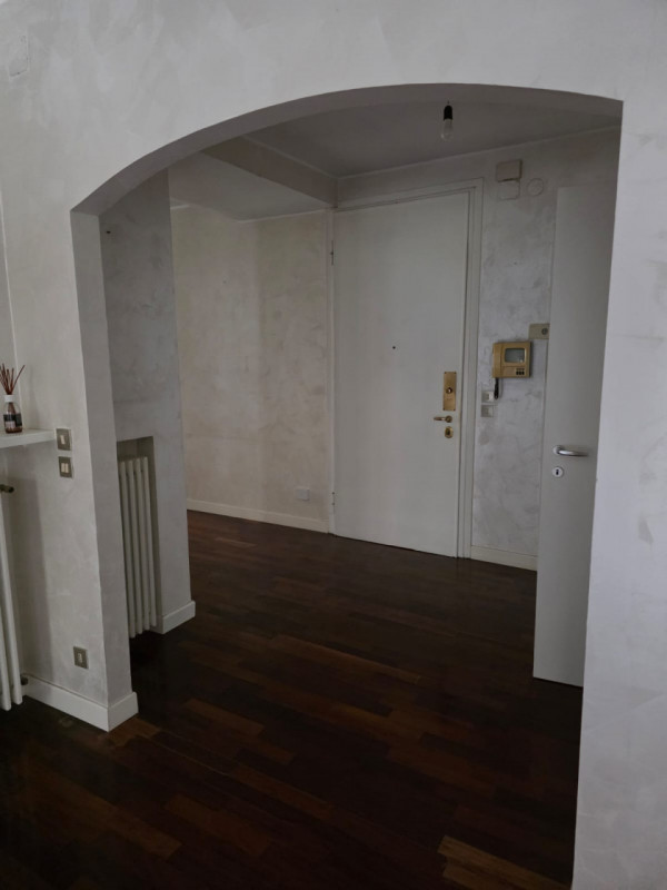 Scopri questo affascinante appartamento libero in vendita, situato nel prestigioso centro storico...