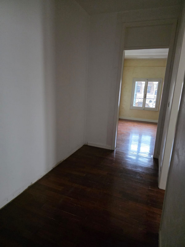 Scopri questo affascinante appartamento libero in vendita, situato nel prestigioso centro storico...