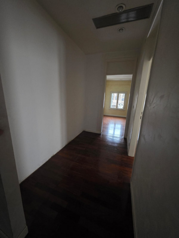 Scopri questo affascinante appartamento libero in vendita, situato nel prestigioso centro storico...