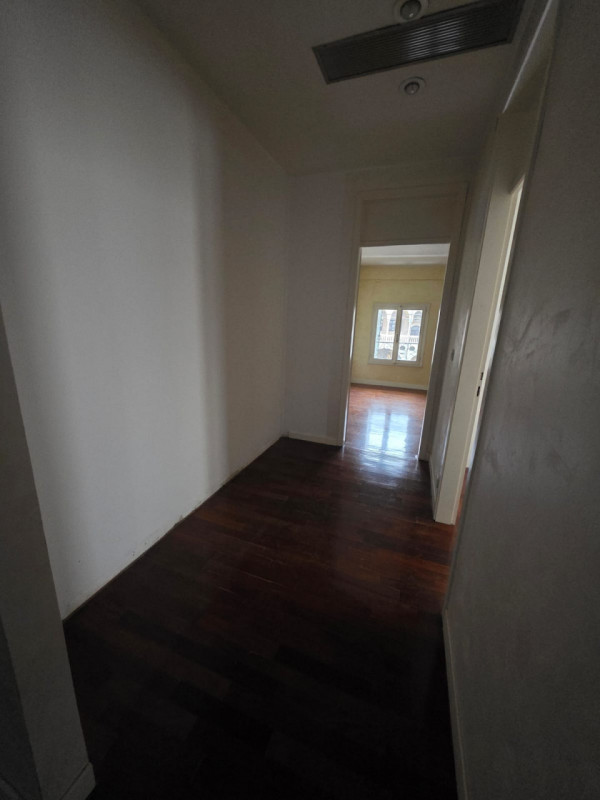 Scopri questo affascinante appartamento libero in vendita, situato nel prestigioso centro storico...