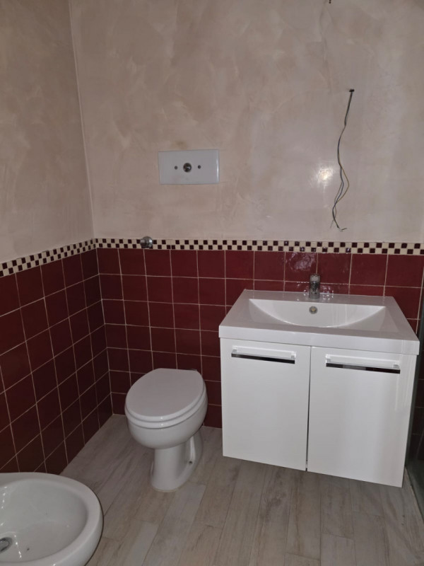 Scopri questo affascinante appartamento libero in vendita, situato nel prestigioso centro storico...