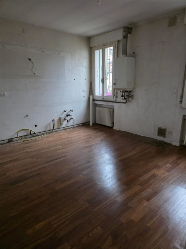 Scopri questo affascinante appartamento libero in vendita, situato nel prestigioso centro storico...