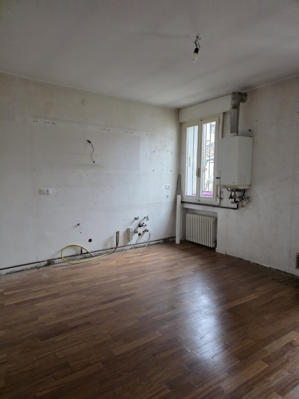 Scopri questo affascinante appartamento libero in vendita, situato nel prestigioso centro storico...