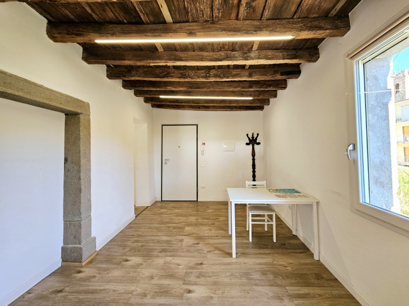 Comodo al centro di Monselice, proponiamo in affitto moderno appartamento completamente ristruttu...