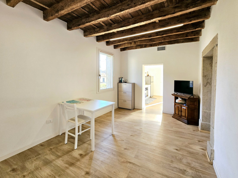 Comodo al centro di Monselice, proponiamo in affitto moderno appartamento completamente ristruttu...