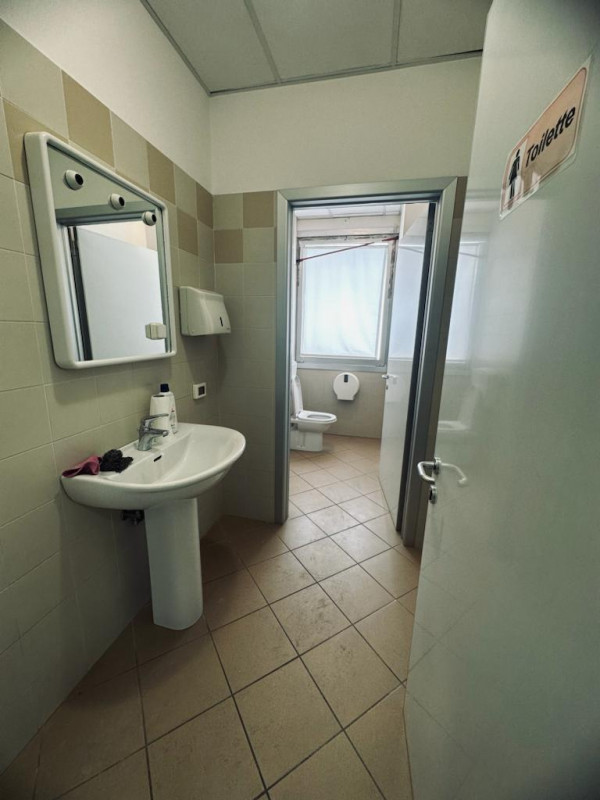 ZONA CENTRALE comoda ai principali servizi con ampia possibilità di parcheggio, proponiamo in aff...