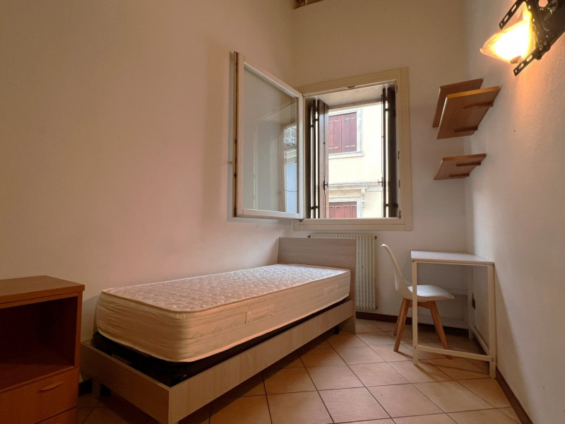 UBICAZIONE E CONTESTO

Nel cuore del centro storico di Vicenza, a soli 3 minuti a piedi dalla Bas...