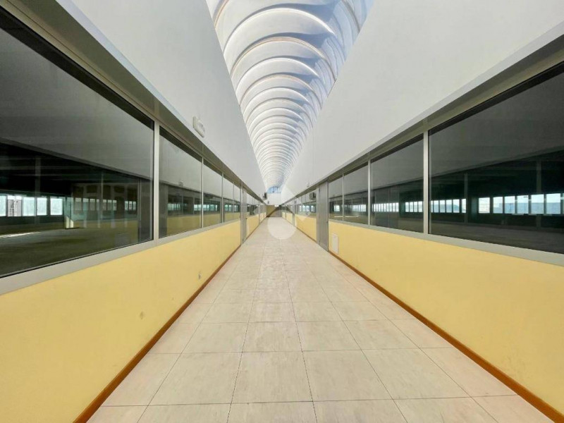 ZONA CENTRALE comoda ai principali servizi con ampia possibilità di parcheggio, proponiamo in aff...