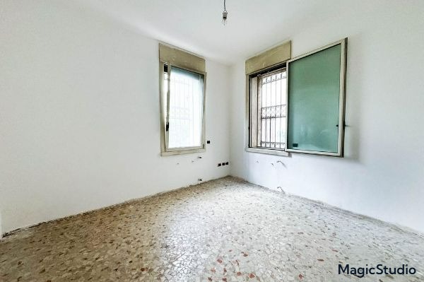 A.A.QLM1

Vendesi all'asta appartamento con scoperto esclusivo in centro storico a Treviso in dat...