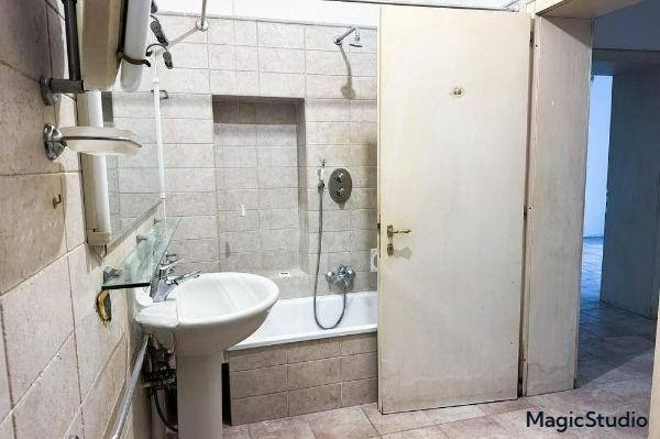 A.A.QLM1

Vendesi all'asta appartamento con scoperto esclusivo in centro storico a Treviso in dat...