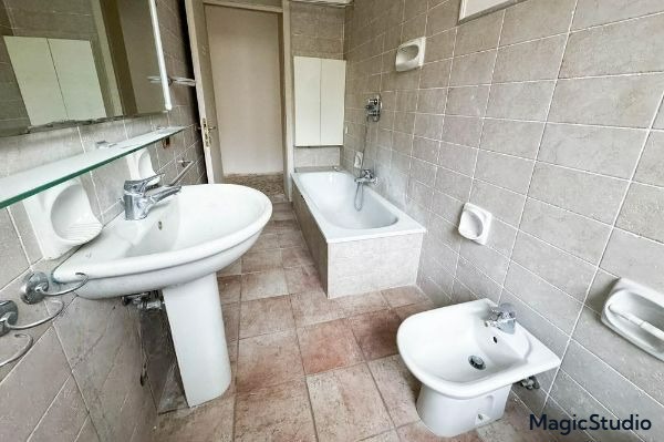 A.A.QLM1

Vendesi all'asta appartamento con scoperto esclusivo in centro storico a Treviso in dat...