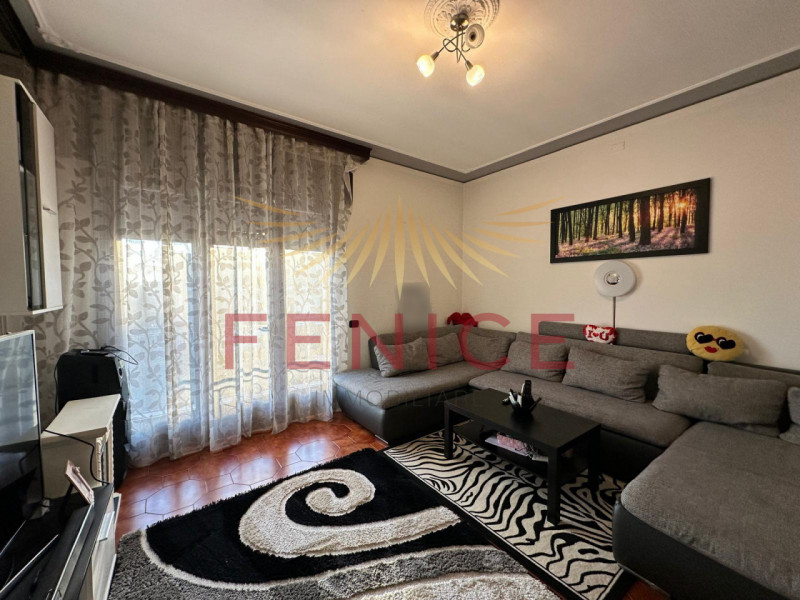 Immersa nella quiete di un elegante quartiere residenziale nel comune di Vazzola, in provincia di...