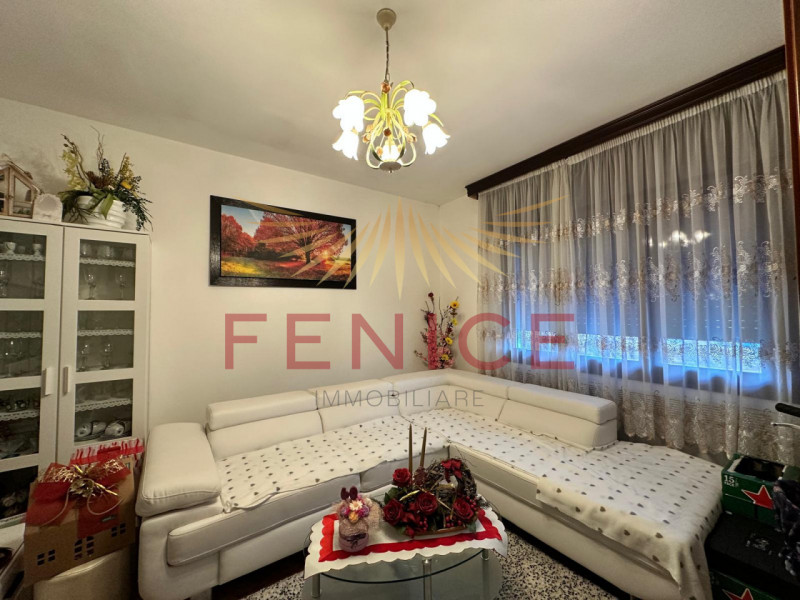 Immersa nella quiete di un elegante quartiere residenziale nel comune di Vazzola, in provincia di...