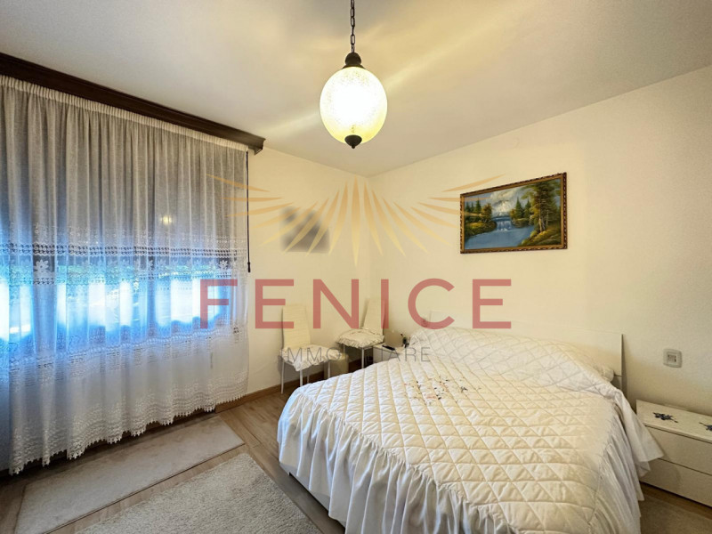 Immersa nella quiete di un elegante quartiere residenziale nel comune di Vazzola, in provincia di...