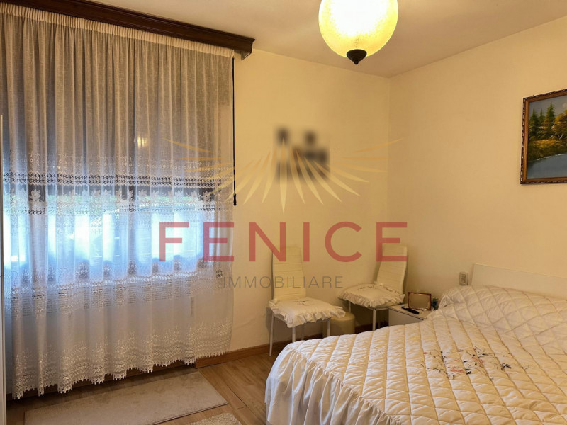 Immersa nella quiete di un elegante quartiere residenziale nel comune di Vazzola, in provincia di...