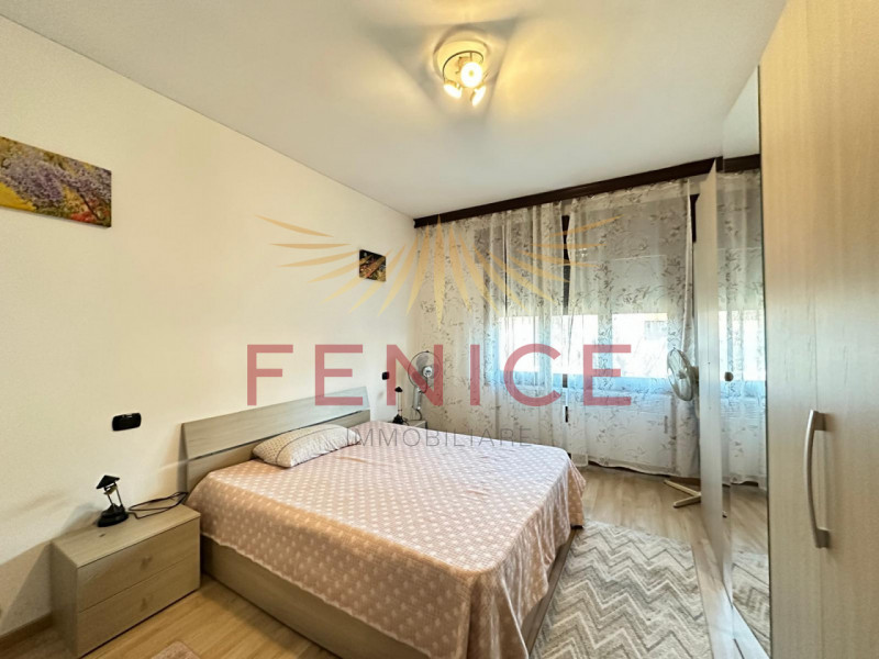 Immersa nella quiete di un elegante quartiere residenziale nel comune di Vazzola, in provincia di...