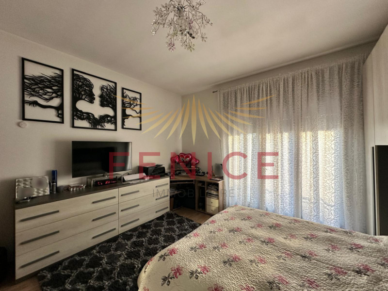 Immersa nella quiete di un elegante quartiere residenziale nel comune di Vazzola, in provincia di...