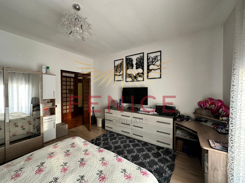 Immersa nella quiete di un elegante quartiere residenziale nel comune di Vazzola, in provincia di...