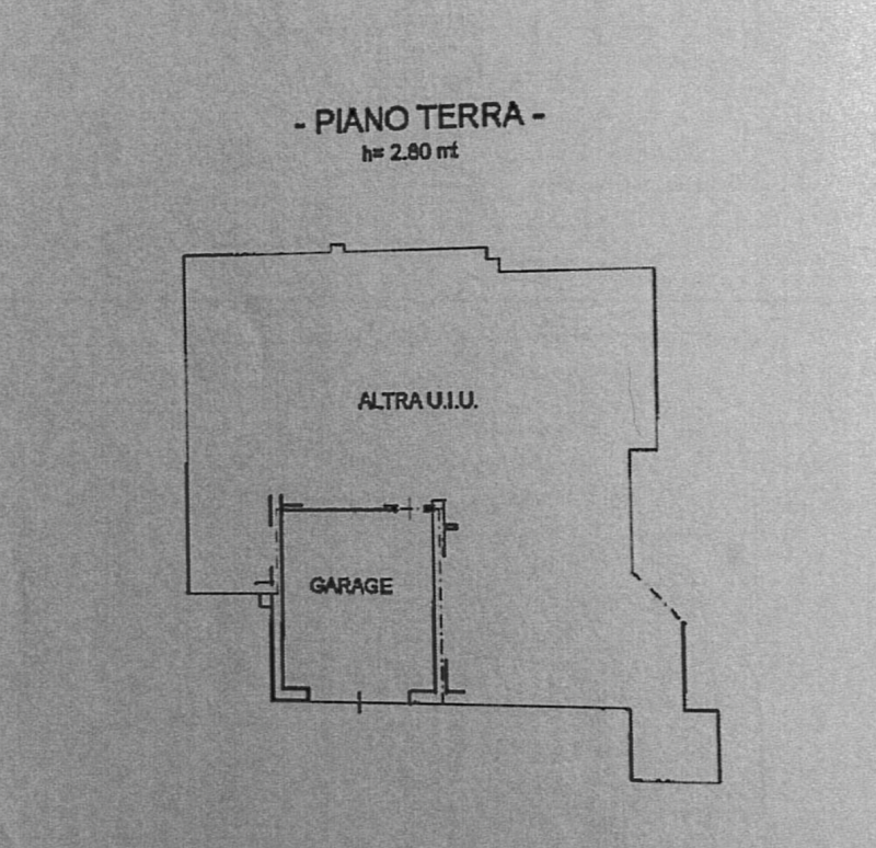 Immersa nella quiete di un elegante quartiere residenziale nel comune di Vazzola, in provincia di...
