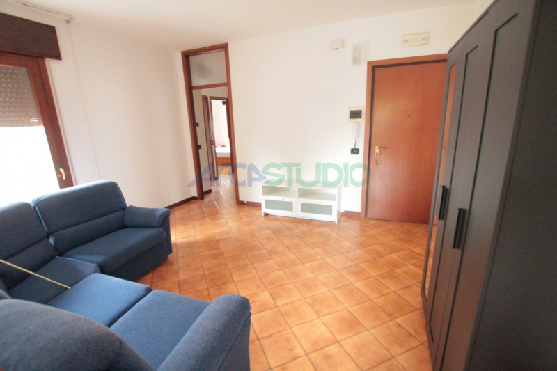 Quinto Vicentino: in ottima posizione centrale e tranquilla, affittasi grande appartamento bicame...