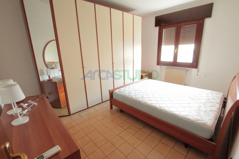 Quinto Vicentino: in ottima posizione centrale e tranquilla, affittasi grande appartamento bicame...