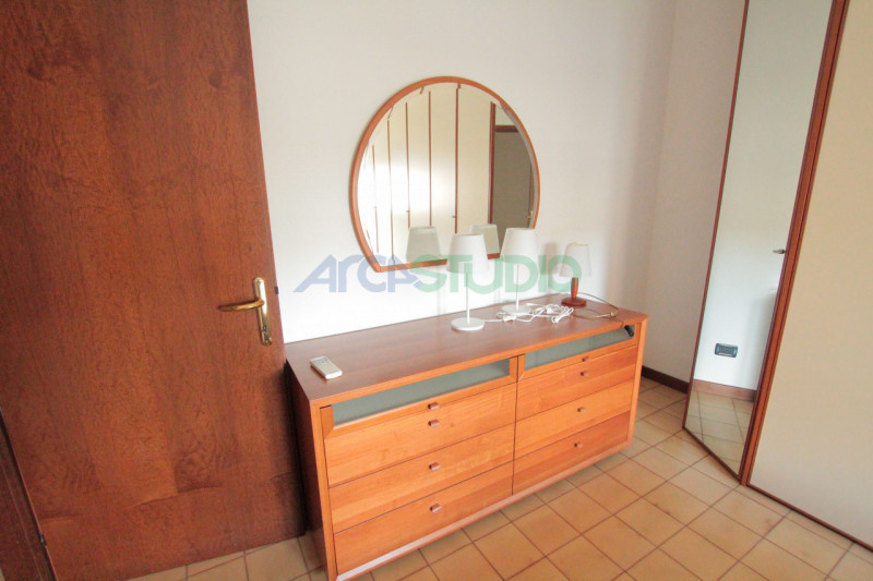 Quinto Vicentino: in ottima posizione centrale e tranquilla, affittasi grande appartamento bicame...