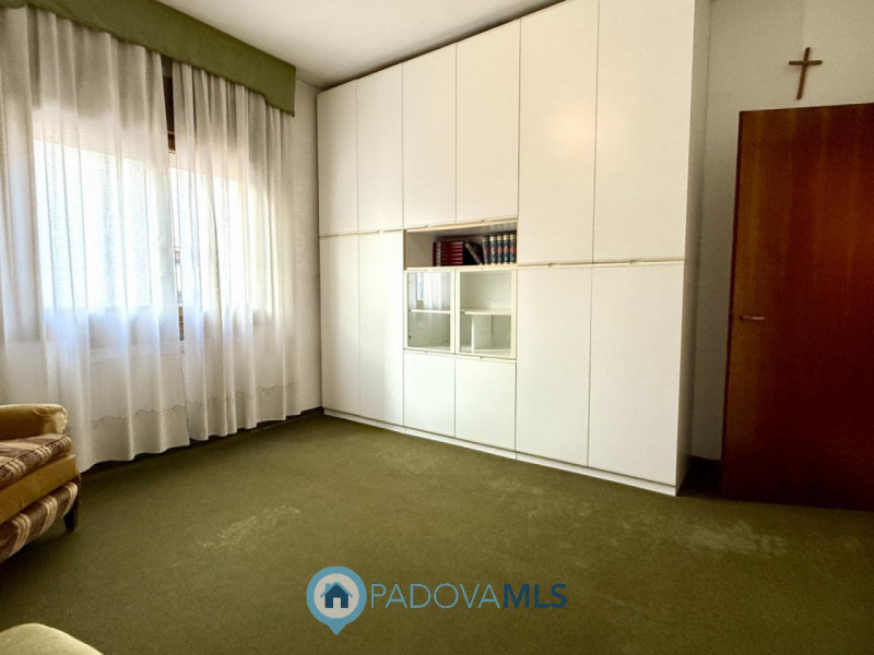 Immobile in esclusiva al Gruppo Padova MLS
Porzione di BIFAMILARE IN ORIZZONTALE con ingresso e g...