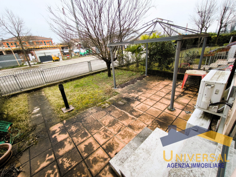 CAMPODARSEGO - All' interno di tranquillo quartiere residenziale, lontano da traffico e rumori e ...