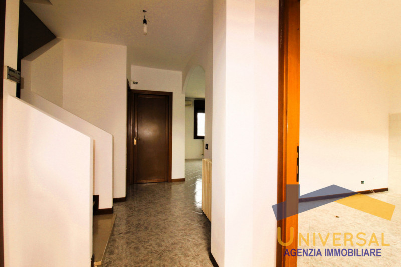 CAMPODARSEGO - All' interno di tranquillo quartiere residenziale, lontano da traffico e rumori e ...